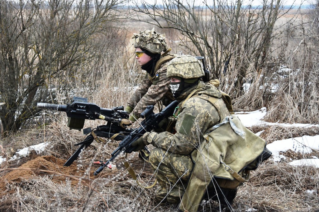 Ukrainian soldiers take part in maneuvers on February 18.