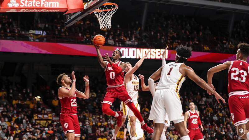 At the bell: Indiana 84, Minnesota 79 - Inside the hall
