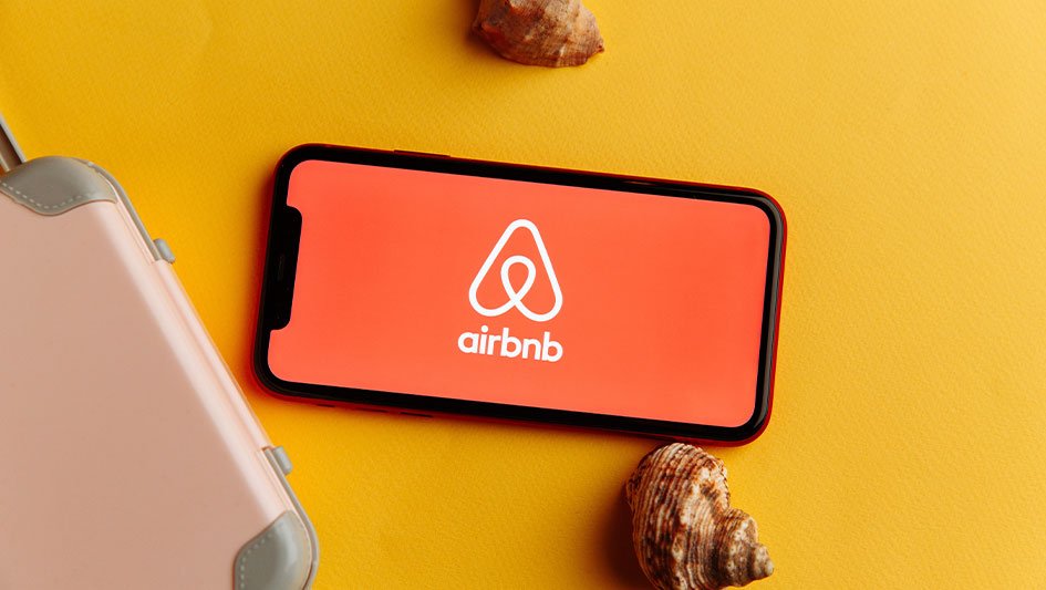 Airbnb Shares Rise Amid Earnings Beat
