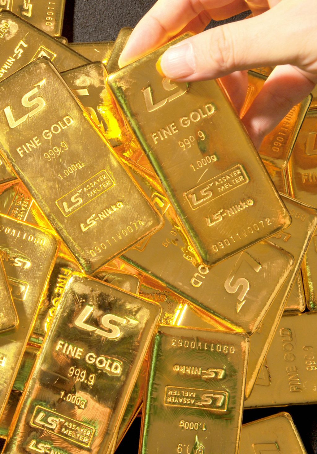 UBS sees gold prices dropping to $1,600 by the end of 2022