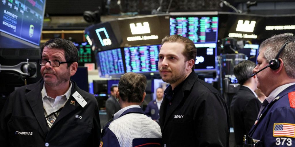 Dow drops more than 400 points, oil prices jump