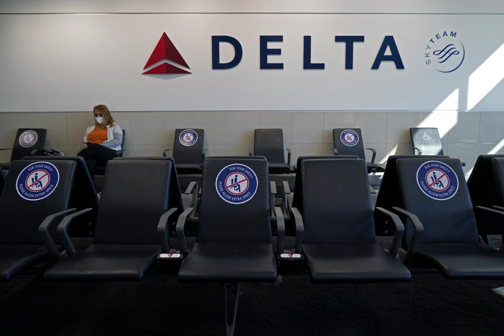 Delta starts paying flight attendants while boarding