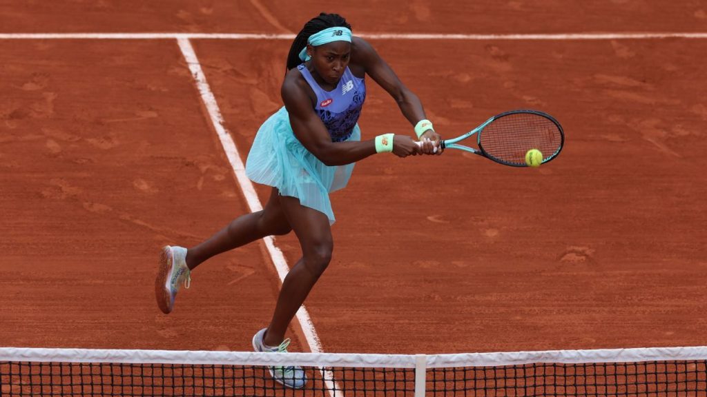 Coco Gauff, the youngest woman left at the French Open, advances to the fourth round