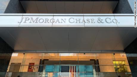JPMorgan kicks off earnings season with bad news 