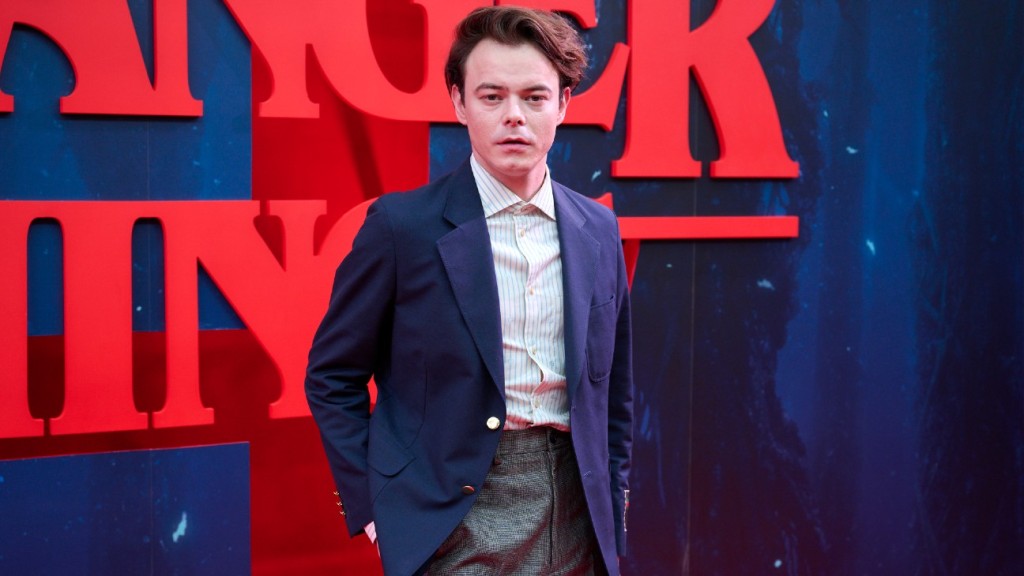 Stranger Things Star Charlie Heaton On Fan Complaints About Jonathan - The Hollywood Reporter