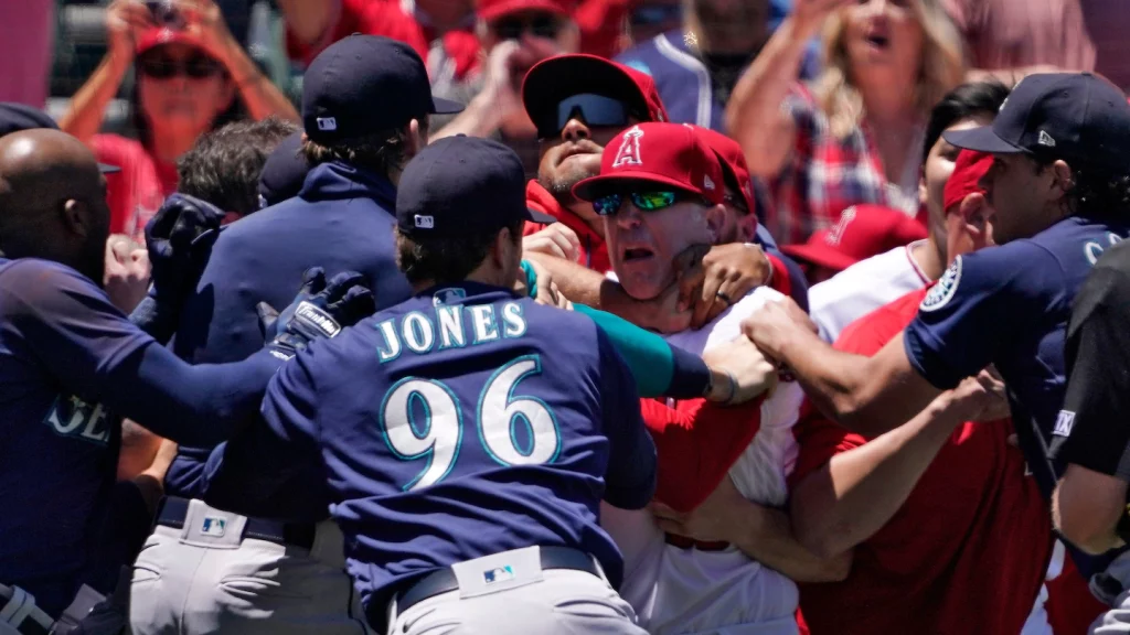Angels-Mariners brawl results in 12 MLB comments