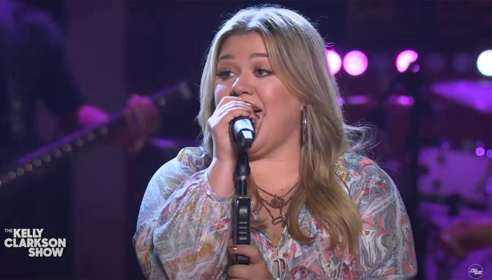 Kelly Clarkson covers 