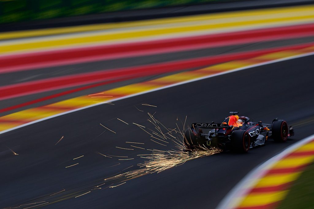 Eau Rouge F1, not a lightweight chassis, concedes behind a spa shape