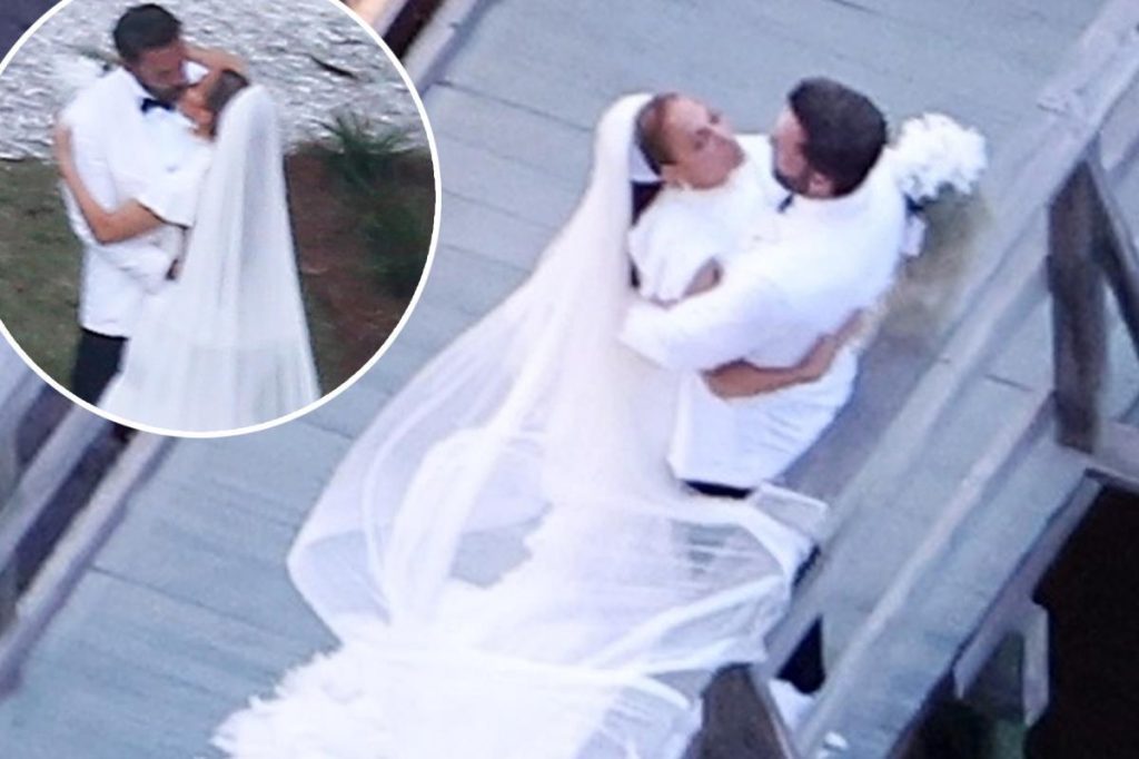 See Jennifer Lopez's wedding dress from Ben Affleck's second party