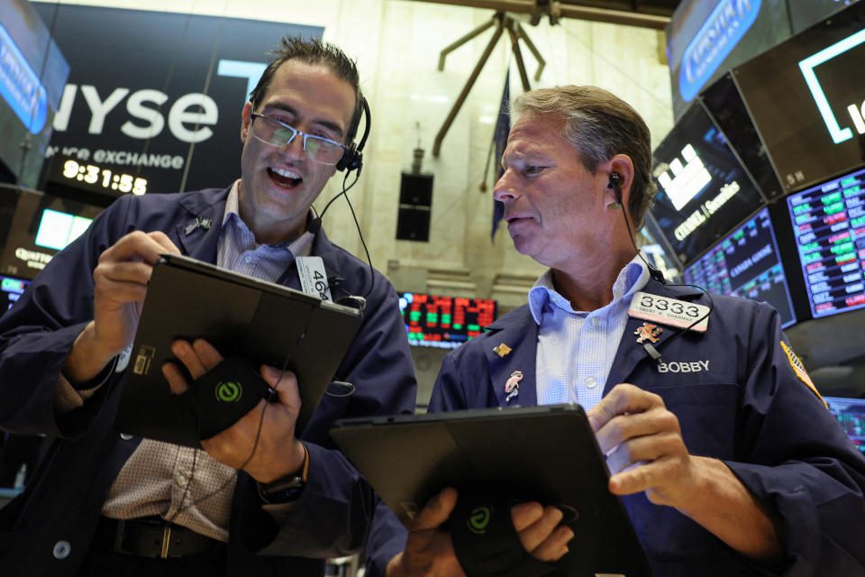 Traders work on the floor of the New York Stock Exchange (NYSE) in New York City, US, September 26, 2022. REUTERS/Brendan McDermid