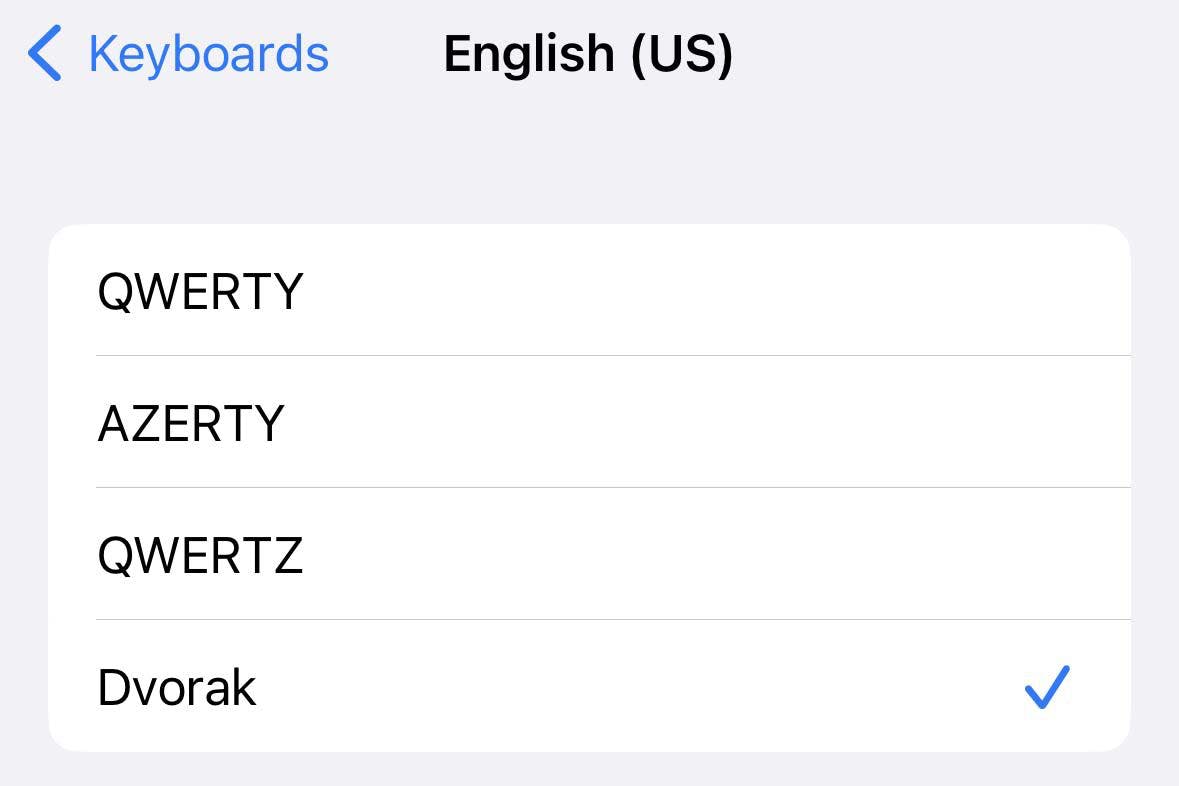 Screenshot of the iOS 16 keyboard settings menu.