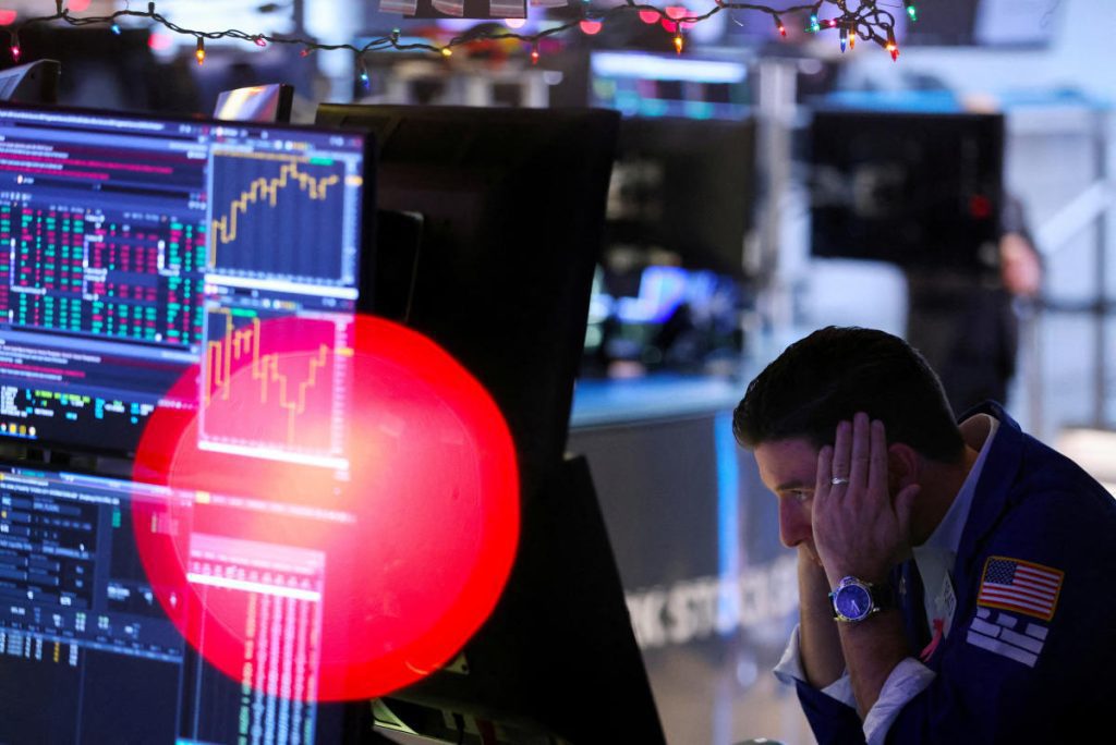 Stocks fall as interest rates rise in the markets, and retail sales miss out